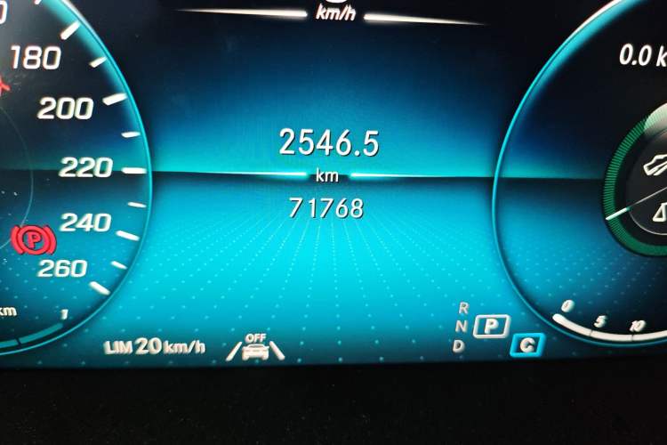 Used Mercedes-Benz GLC 2020 GLC 300 L 4MATIC Dynamic Edition Odometer Close Up