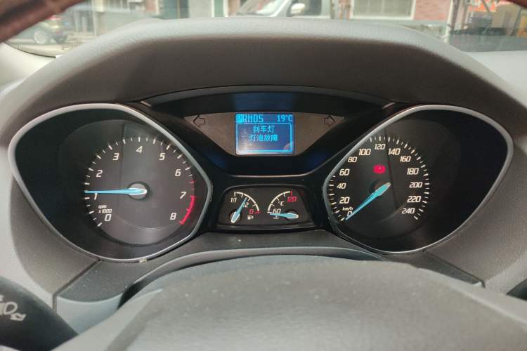 Used Ford Focus 2012 Sedan 1.6L Automatic Fashion Edition
