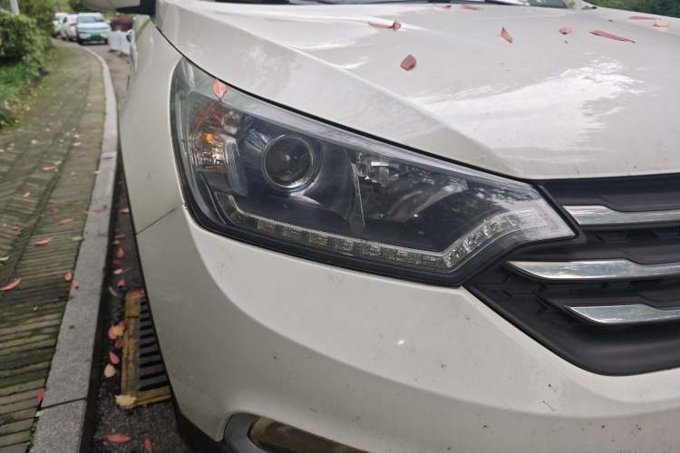 Used Dongfeng Aeolus AX7 2016 1.4T Manual Zhuyue Model Right Front Headlight