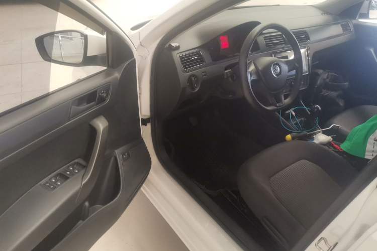 Used Volkswagen Santana 2016 1.6L Manual Fashion Edition Driver Seat