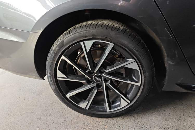 Used Audi A4L 2023 40 TFSI Luxury Dynamic Model Right Rear Wheel Hub