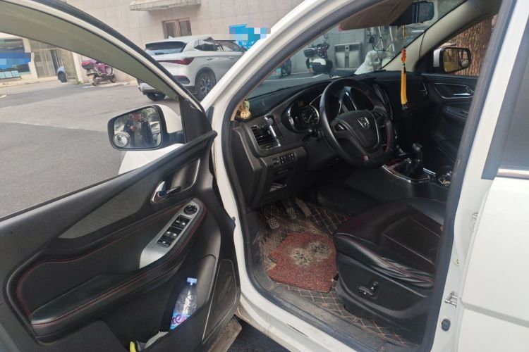 Used Baojun 560 2015 1.8L manual luxury version
