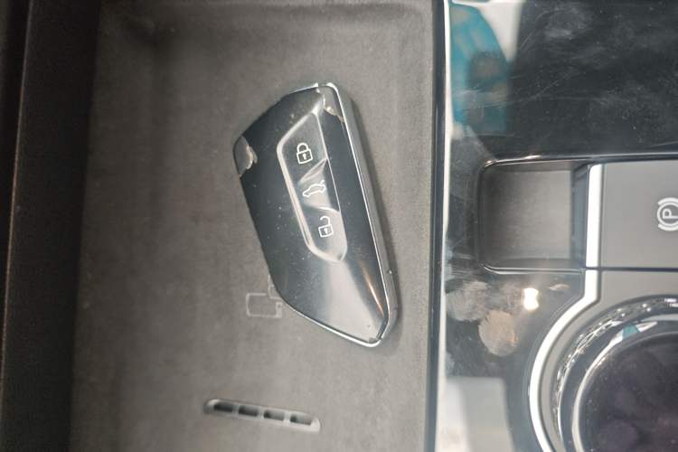 Used Volkswagen Tiguan L 2024 PRO 380TSI Four-Wheel Drive R-Line Prestige Edition Vehicle Key