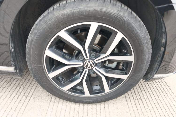 Used Volkswagen Magotan 2020 330TSI DSG Luxury Edition Right Front Wheel Hub