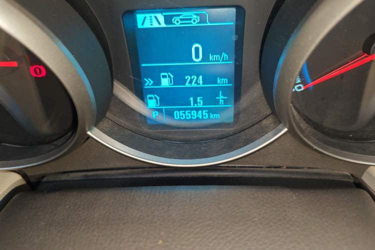 Used Chevrolet Cruze 2015 1.5L Classic SE AT Odometer Close Up