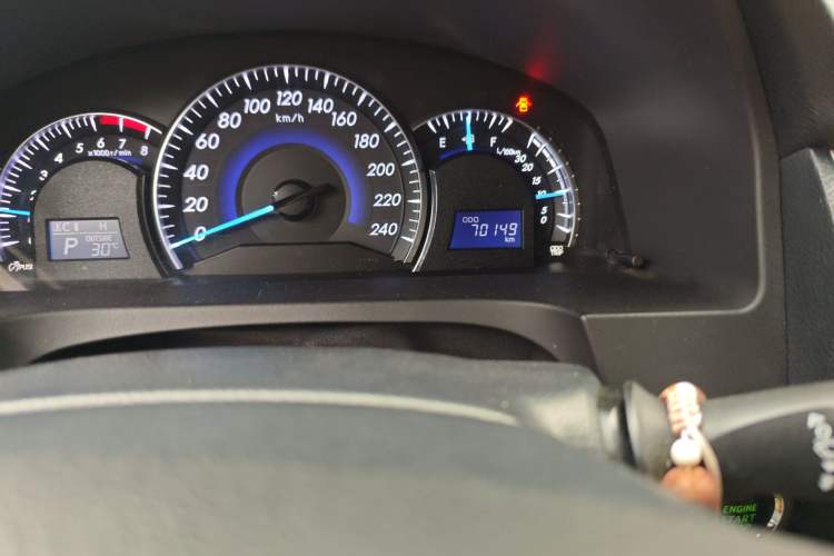 Used Toyota Camry 2013 2.5G Comfort Edition Odometer Close Up