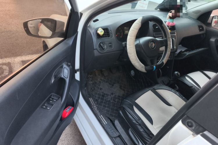 Used Volkswagen Polo 2016 1.4L Manual Fashion Model
