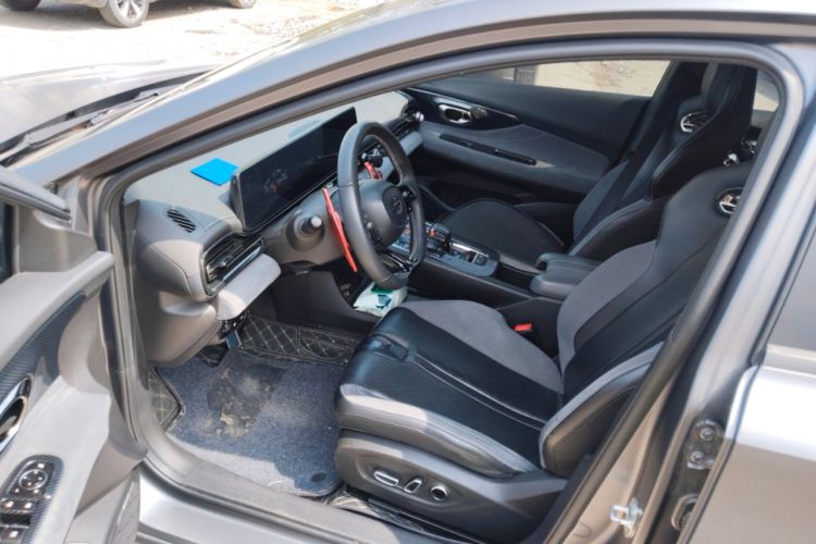 Used GAC Trumpchi EMPOW 2023 400T Automatic R MAX Driver Seat