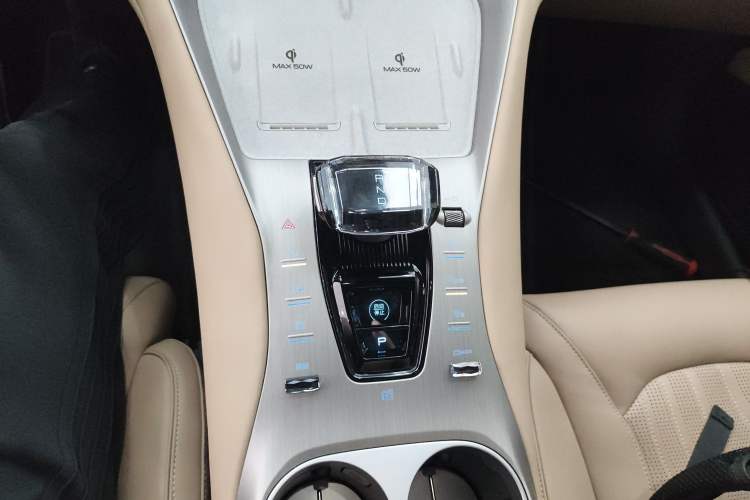 Used Denza N7 2025 702 Intelligent Driving Dual-Laser Luxury Edition Gear Lever