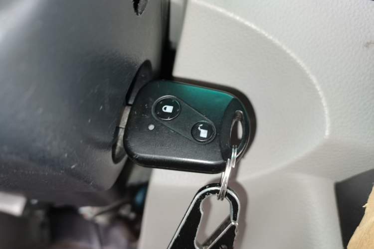 Used SRM Haoyun 2023 Standard Passenger Van 6 Seats
