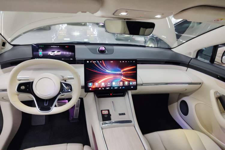 Used Hima Luxeed S7 2025 855 km Max