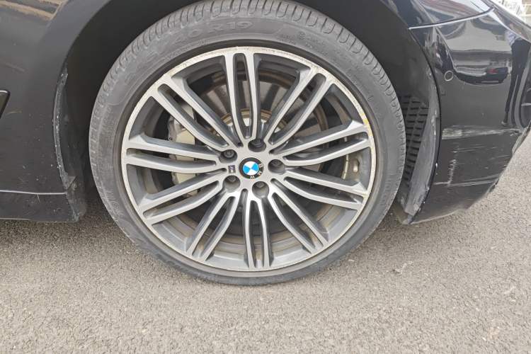 Used BMW 5 Series 2018 Restyled 530Li Luxury Edition M Sport Package Exterior 4