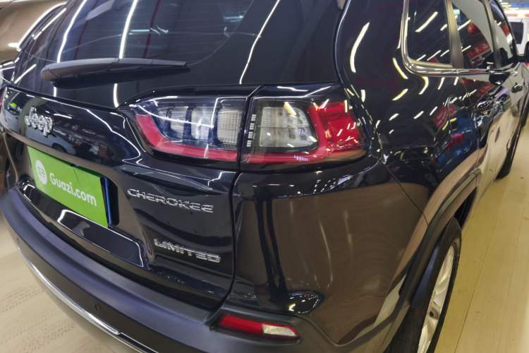 Used Jeep Cherokee 2019 2.0T Two-Wheel Drive Smart Enjoyment Version China VI