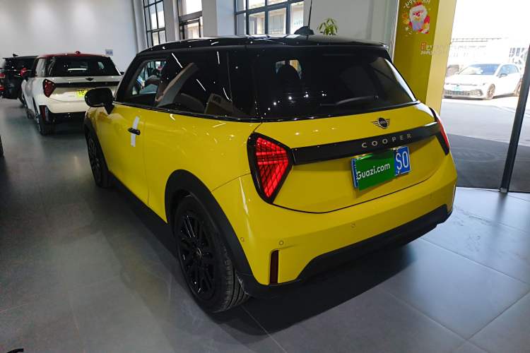 Used MINI MINI 2025 1.5T COOPER Classic Edition