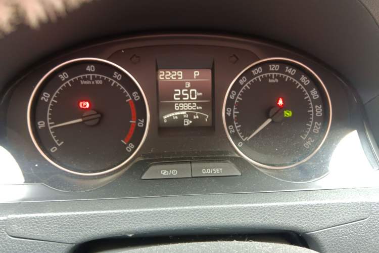 Used Skoda Rapid Spaceback 2014 1.6L Automatic Enjoyment Edition
