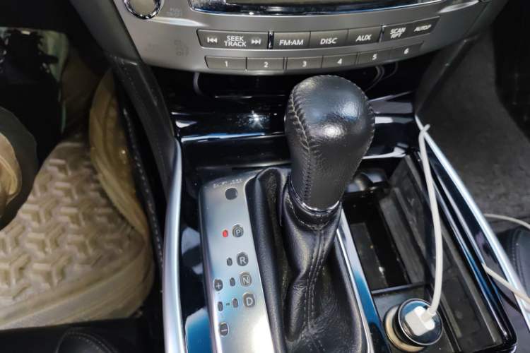 Used Infiniti Q70 2017 Q70L 2.5L Elite Edition Gear Lever