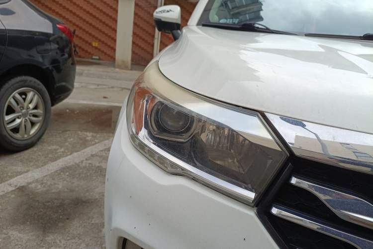 Used GAC Trumpchi GS4 2017 235T Automatic Two-Wheel Drive Prestige Edition Right Front Headlight