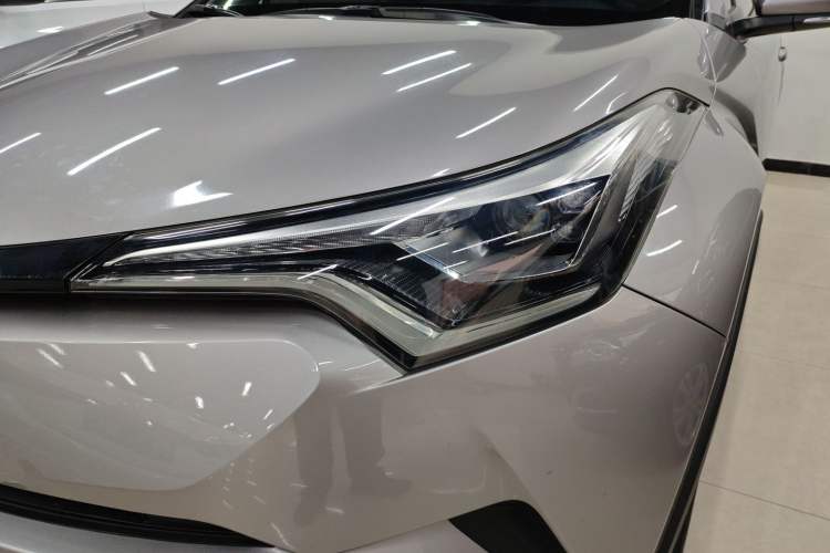 Used Toyota IZOA 2020 2.0L Yichi Version
