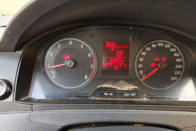 Used Volkswagen Santana 2016 1.4L Manual Fashion Edition Odometer Close Up