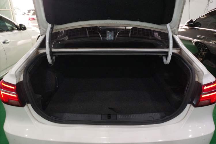 Used Roewe i6 New Energy 2017 45T Hybrid Connective Smart Luxury Edition