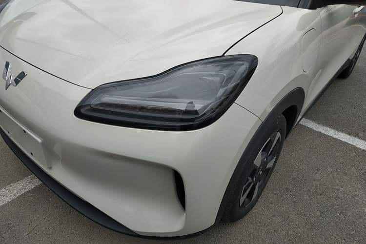 Used Wuling Bingo PLUS 2024 330 km Range Five-Seater Version Left Front Headlight