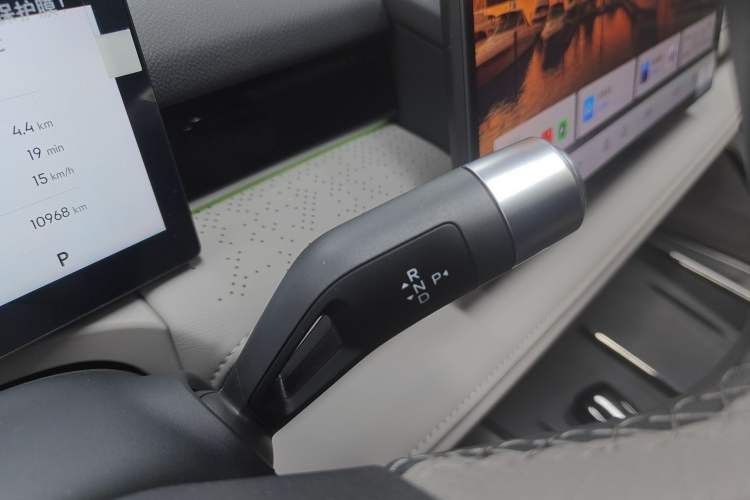 Used Geely Galaxy 8 2025 130km EM-P Starship Edition Gear Lever