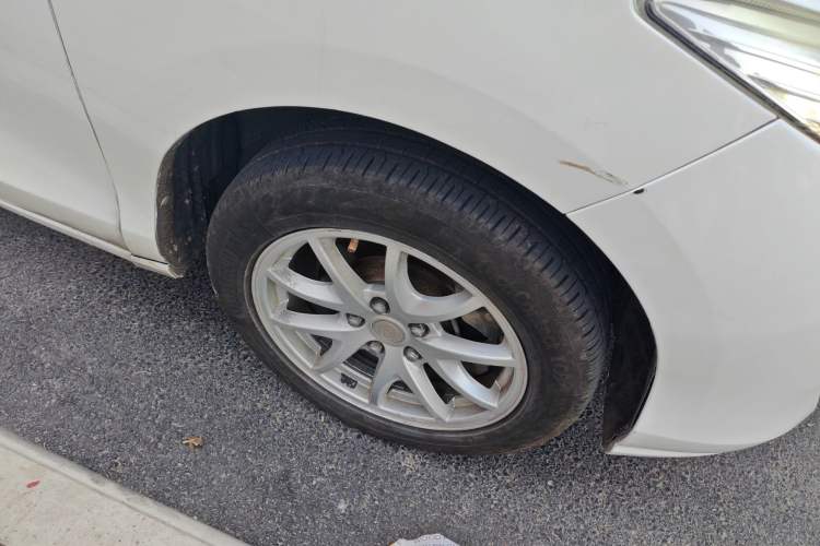 Used BYD M6 2013 2.0L Manual Comfort Edition Right Front Wheel Hub