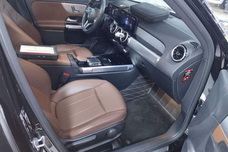 Used Mercedes-Benz GLB 2022 Second Facelift GLB 200 Dynamic Edition Right Front Seat