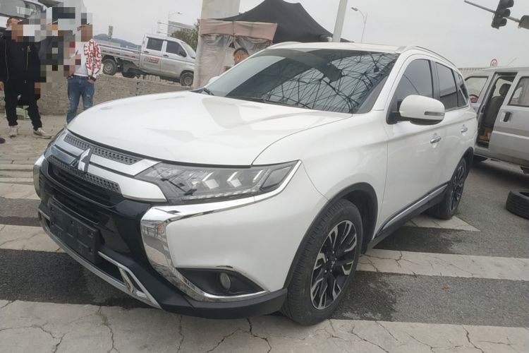 Used Mitsubishi Outlander 2019 2.4L 4x4 Zhi Xiang Edition 5 Seats China V Emission Standard