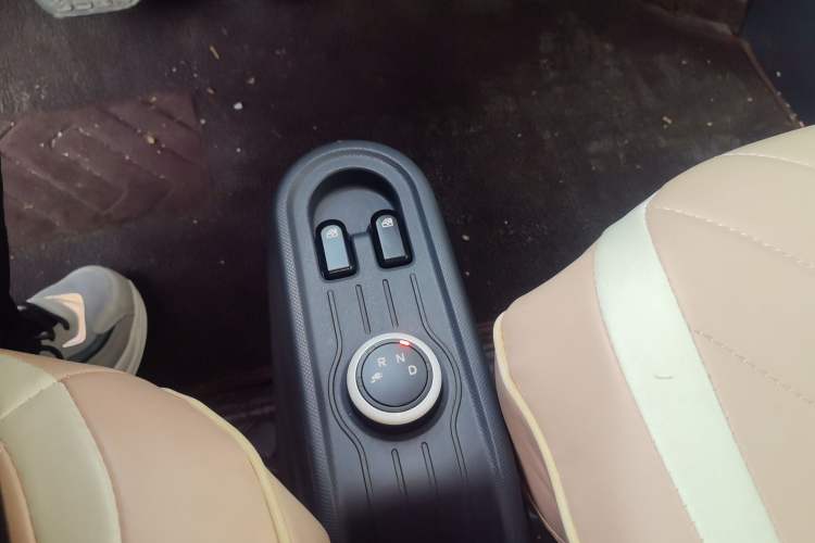 Used Wuling Hongguang MINIEV 2022 Macaron Premium Model – Lithium Iron Phosphate Gear Lever