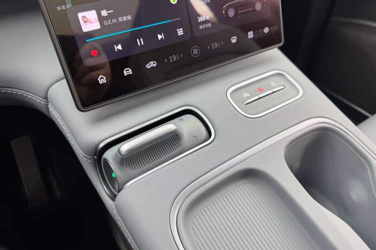 Used Nio EC6 2024 75 kWh Gear Lever