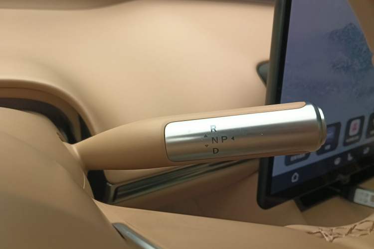 Used Hima Luxeed R7 2024 All-Electric 736 km Ultra Gear Lever