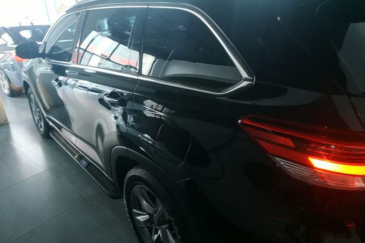 Used Toyota Highlander 2018 2.0T Four-Wheel Drive Luxury Edition 7 Seats China V Emission Standard