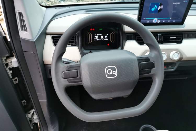 Used Chery QQ Ice Cream 2024 Youth Edition 205km Milkshake