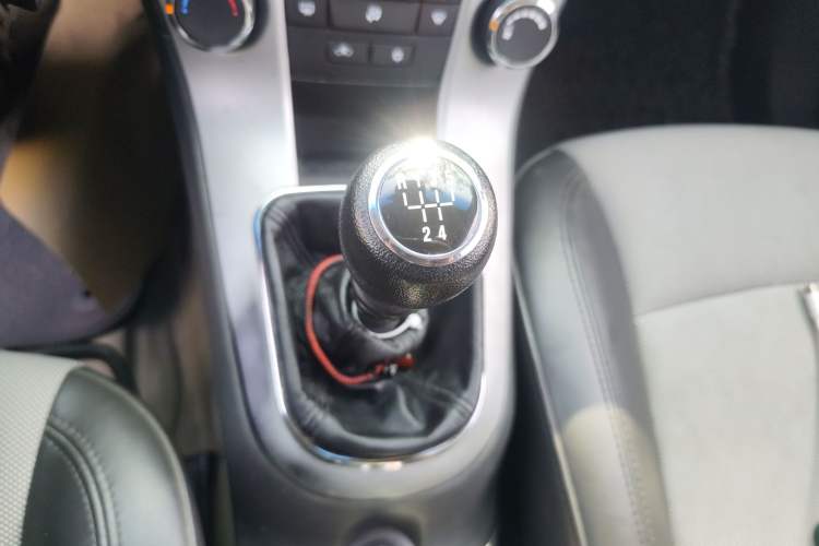 Used Chevrolet Cruze 2013 1.6L SE MT Gear Lever