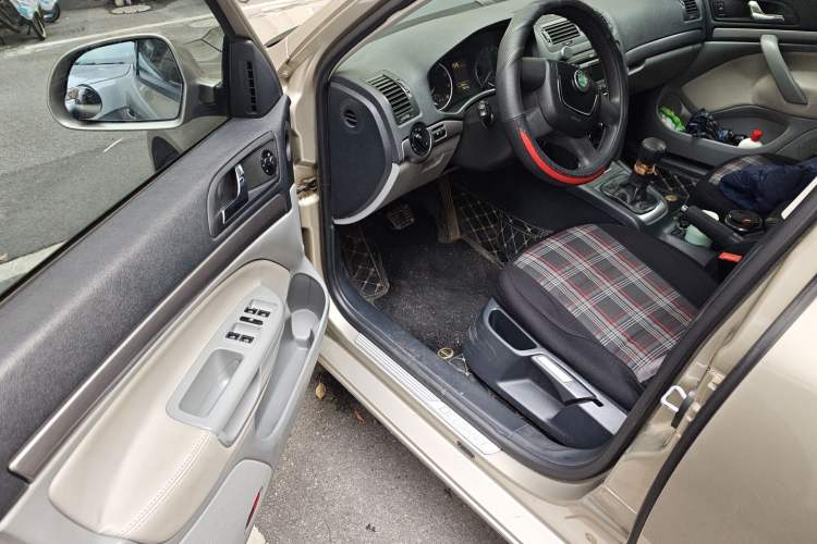 Used Skoda Octavia 2013 1.6L Manual Yijie Edition Driver Seat