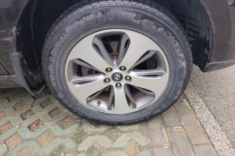 Used Hyundai Santa Fe Classic 2011 2.4 Comfort Edition 7-Seater Two-Wheel Drive