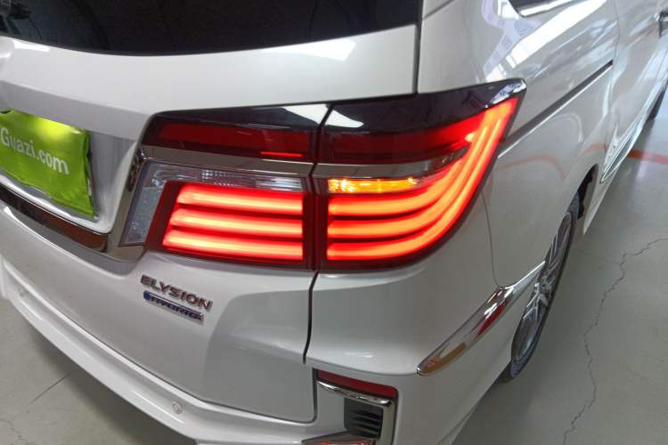 Used Honda Elysion 2019 2.0L Hybrid Luxury Edition
