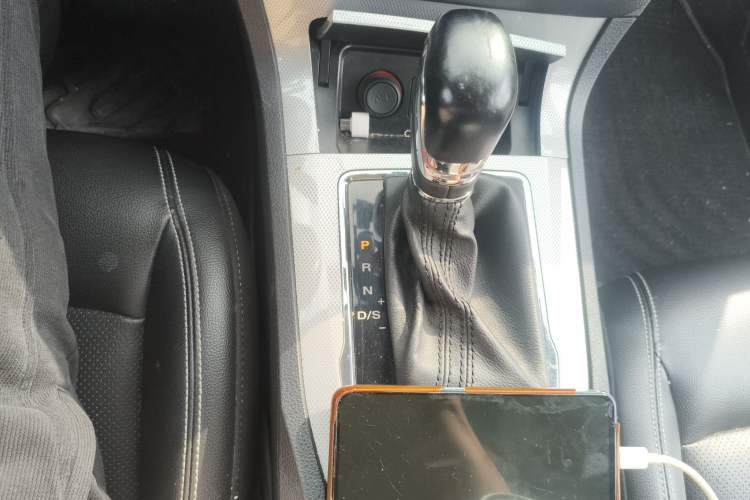 Used Roewe RX5 2018 20T Two-Wheel Drive Automatic Internet Smart Edition