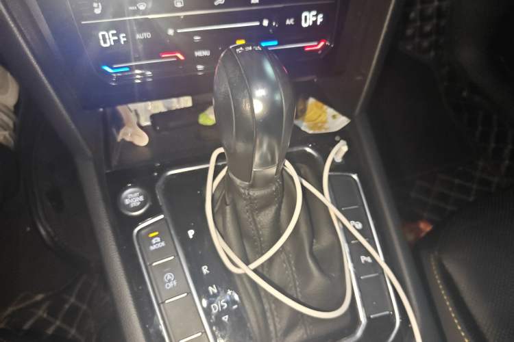 Used Volkswagen FAW-Volkswagen CC 2021 380TSI Striking Edition Gear Lever