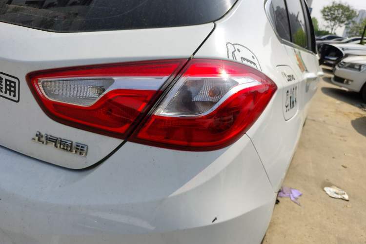 Used Chevrolet Cruze 2017 1.5L Hatchback Automatic Pioneer Sunroof Edition