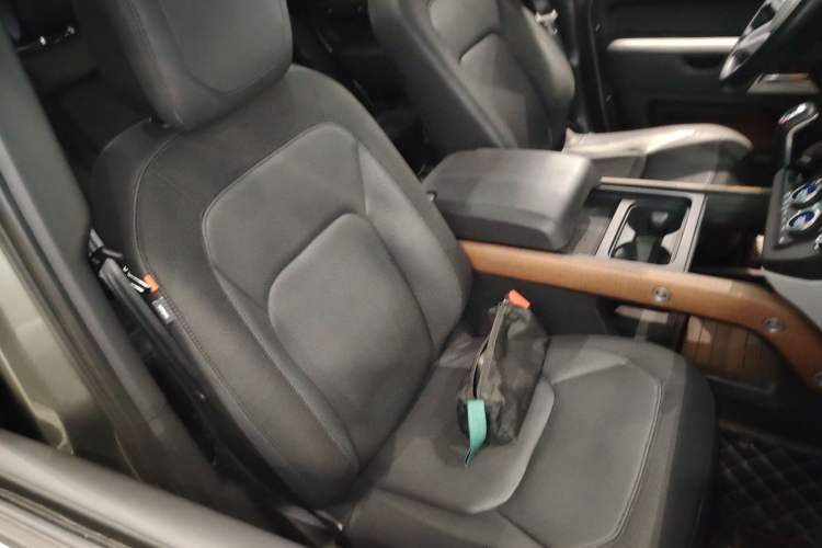 Used Land Rover Defender 2023 Facelift 110 3.0T P400 X-DYNAMIC HSE Right Front Seat