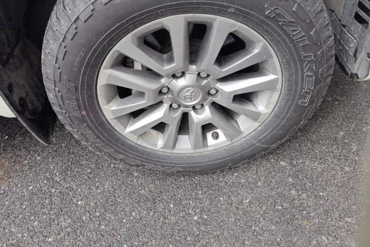 Used Toyota Prado 2019 3.5L Automatic TX-L Deluxe Edition with Rear-Mounted Spare Tire Right Front Wheel Hub