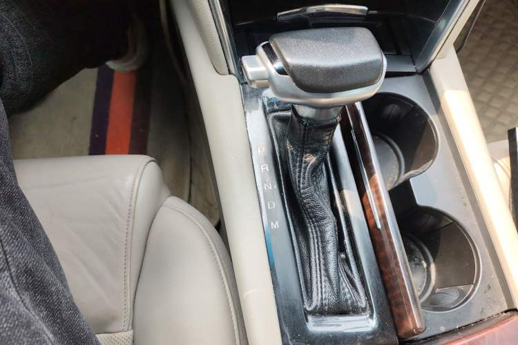 Used Cadillac XTS 2014 28T Comfort Version Gear Lever