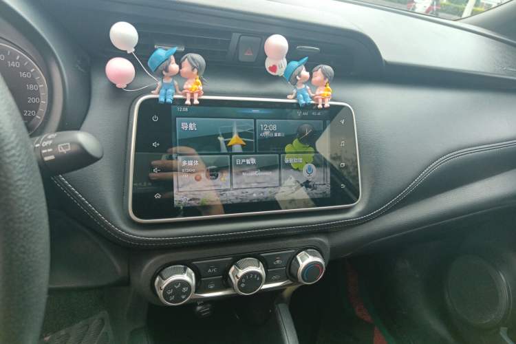 Used Nissan Kicks 2018 1.5L CVT Smart Connect Luxury Edition Audio And AC Panel