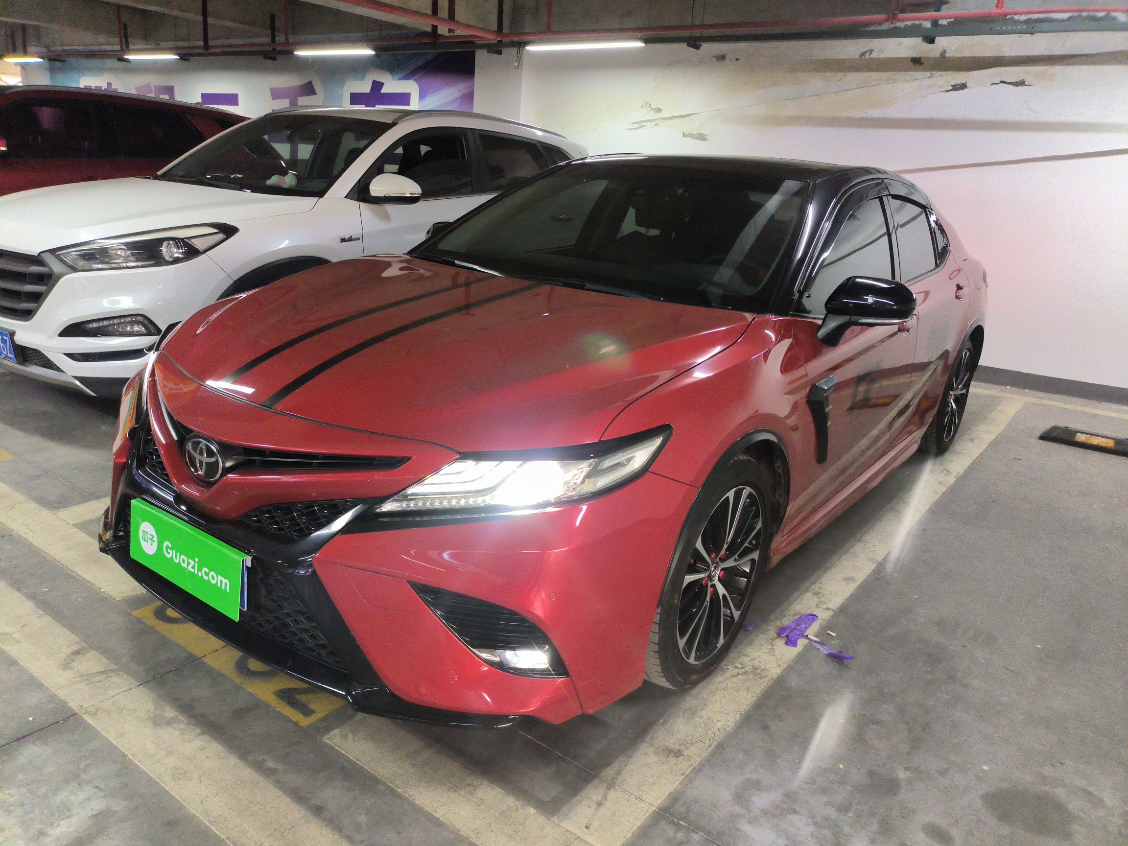 Под передней частью автомобиля