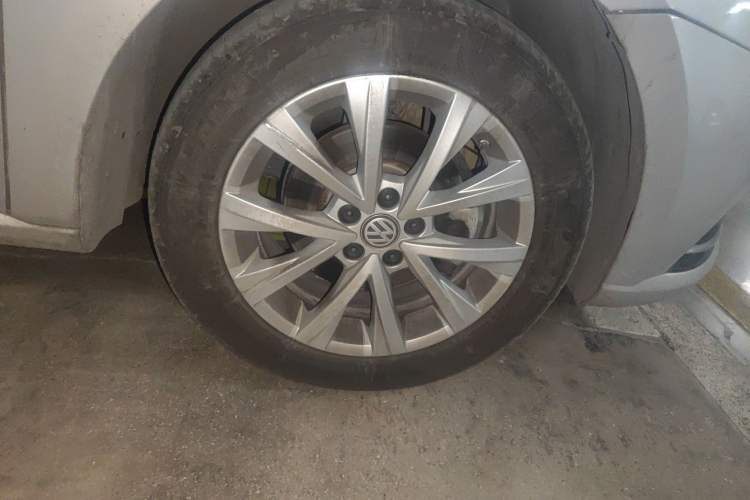 Used Volkswagen Lavida 2015 1.6L Manual Comfort Edition