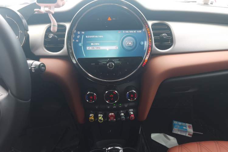 Used MINI 2022 Updated 1.5T COOPER Artist Five-Door Edition Audio And AC Panel