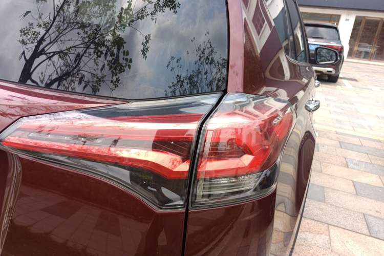 Used Toyota RAV4 2016 2.0L CVT Two-Wheel Drive Fashion Edition China V Standard Right Rear Taillight