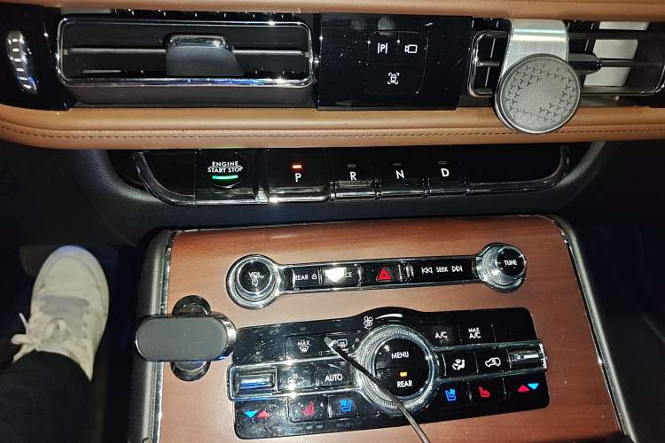 Used Lincoln Aviator 2020 3.0T V6 All-Wheel Drive Executive Version